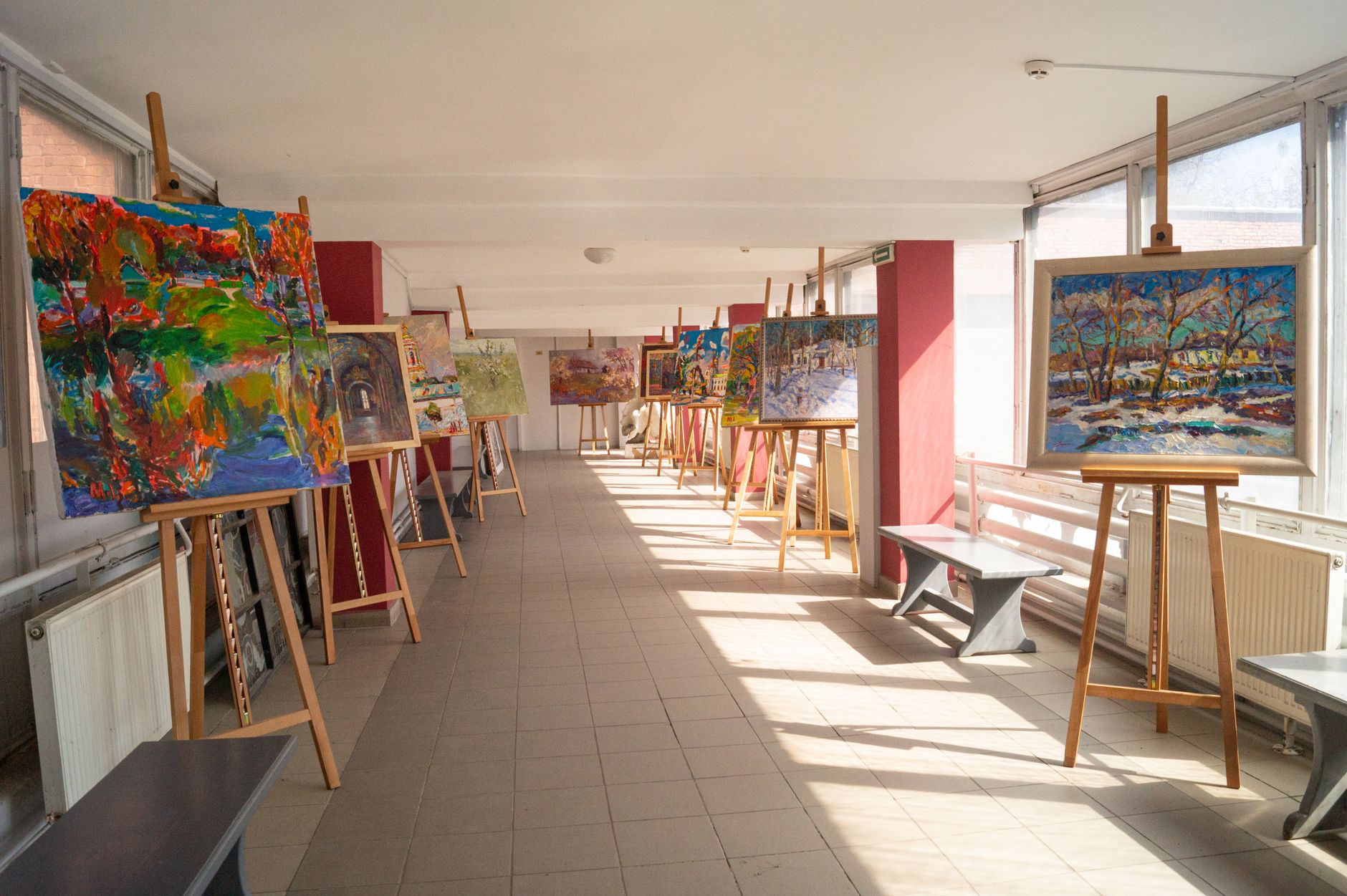 Chimbote Students Showcase Art in Municipal Gallery
